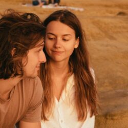 Pengaruh Membaca Novel Romance Saat Menjalin Hubungan